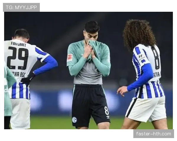 沙尔克04防线崩盘,降级警报再度拉响 沙尔克04防线崩盘,降级警报再度拉响